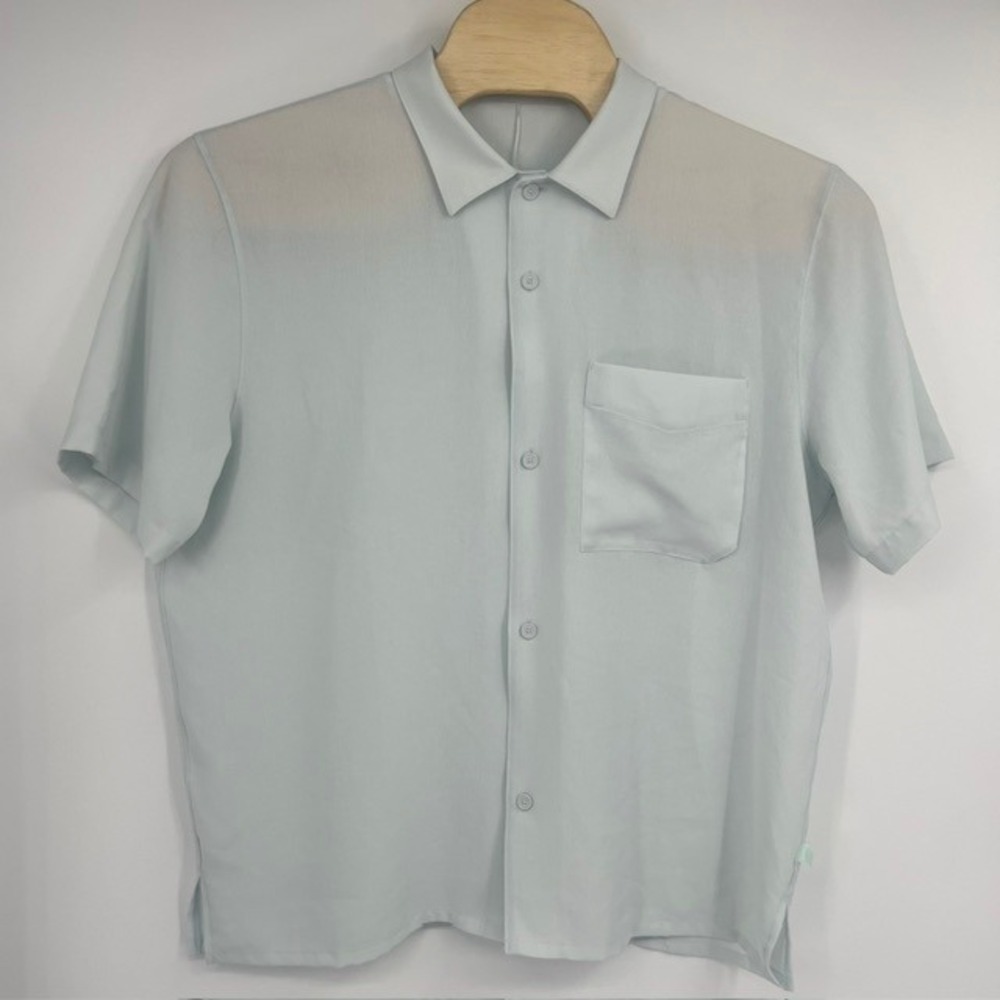Lululemon Men's 2XL Light Blue Chest Pocket Short Sleeve Button Down Shirt